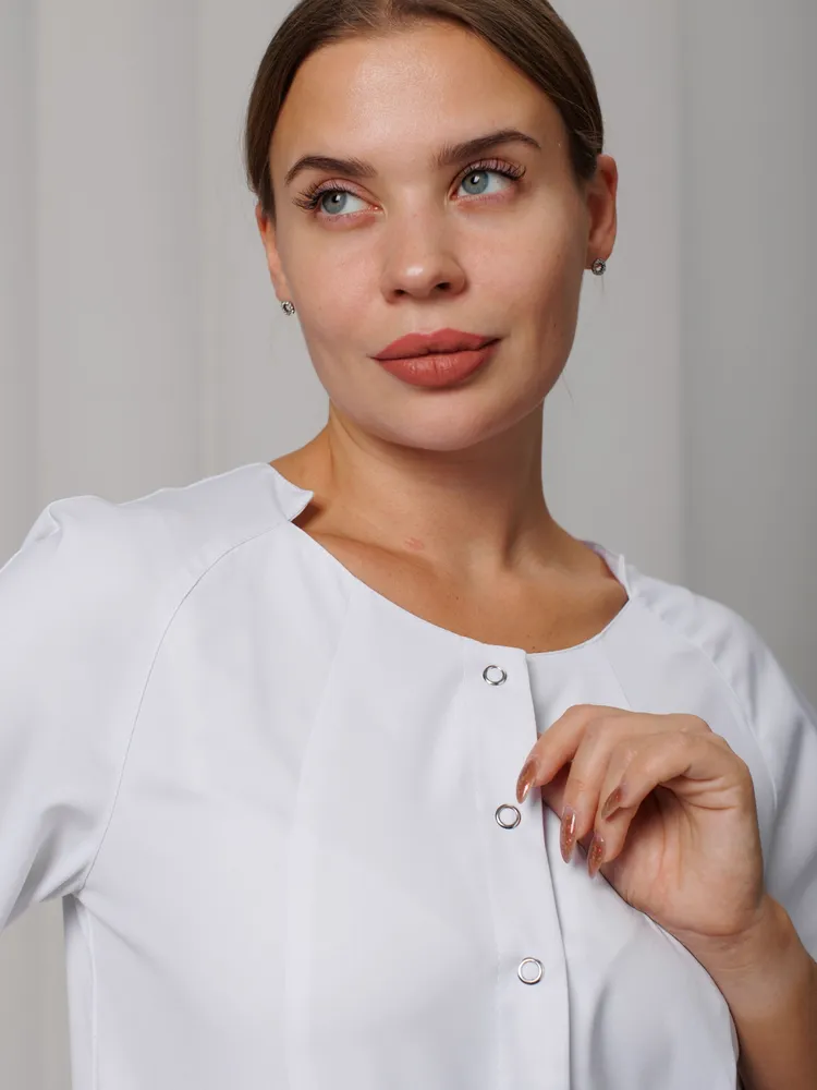 CAPRIZNAYA MODA Халат медицинский женский на кнопках белый короткий, рукав 3/4
