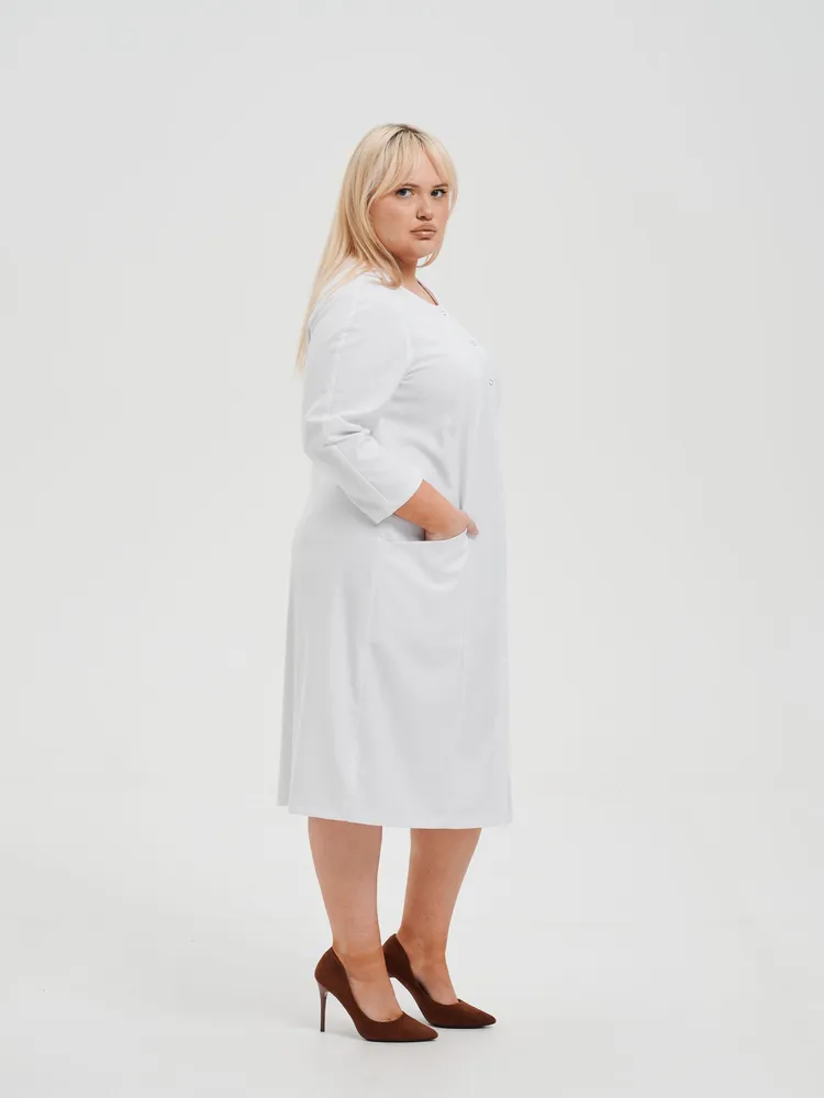 CAPRIZNAYA MODA Халат медицинский женский на кнопках белый короткий, рукав 3/4